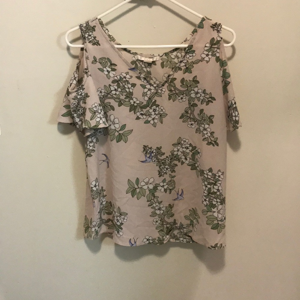 Open shoulder shirt